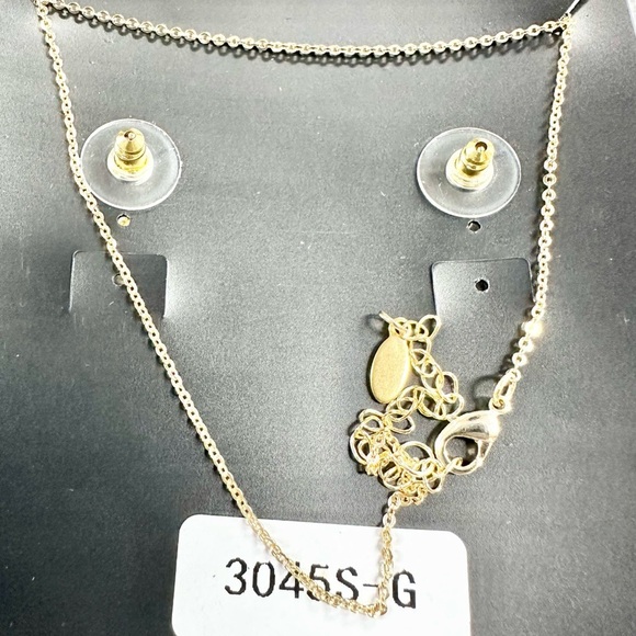 Mariell Pearl Drop Bridal Necklace Earrings Set with CZ Crystals - Picture 4 of 4